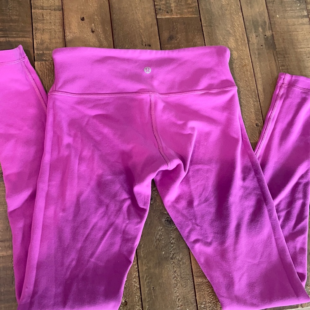 Size 6 Purple reversible Lululemon leggings.